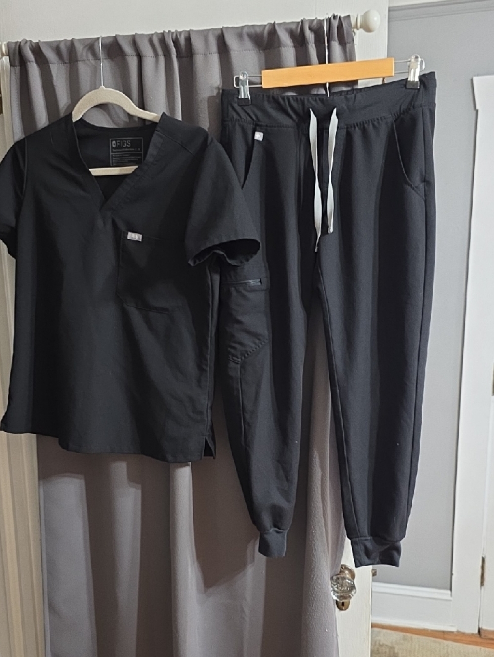 Figs Black Women's Scrub Top and Jogger Pants Set